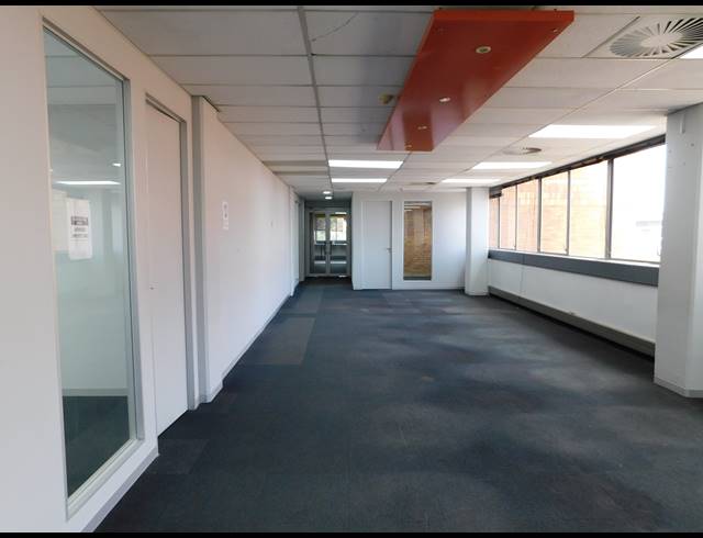 7,200M² OFFICE TO LET IN FERNDALE